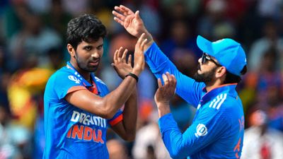 दिनेश कार्तिक ने की बड़ी भविष्यवाणी, 2025 चैंपियंस ट्रॉफी वाली टीम इंडिया में होंगे ये बड़े बदलाव श्रीलंका के खिलाफ सीरीज के दौरान वाशिंग्टन सुंदर और विराट कोहली