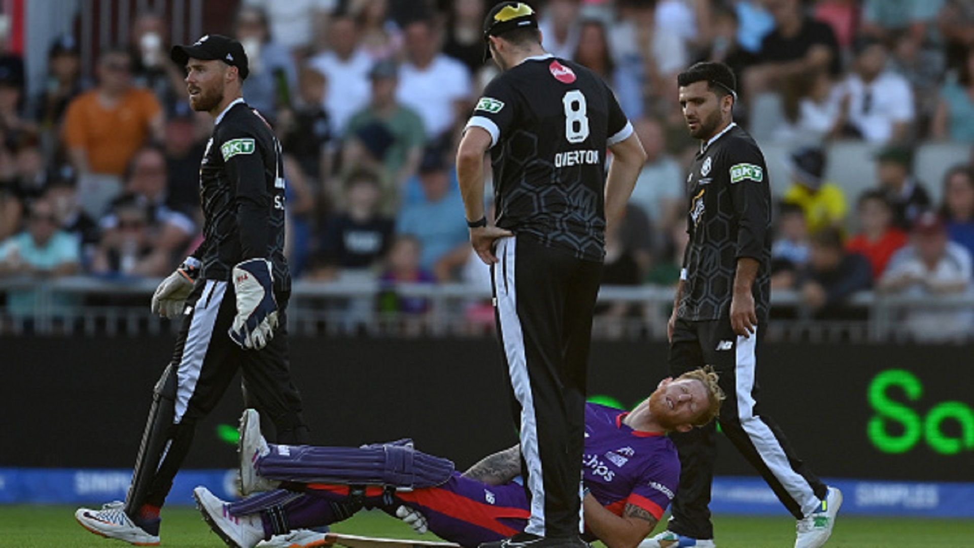 बेन स्टोक्स को बीच मैच लगी गंभीर चोट, एंबुलेंस में तुरंत हॉस्पिटल लेकर दौड़ा मैनेजमेंट, जानिए इंजरी अपडेट बेन स्टोक्स को बीच मैच लगी गंभीर चोट, एंबुलेंस में तुरंत हॉस्पिटल लेकर दौड़ा मैनेजमेंट, जानिए इंजरी अपडेट