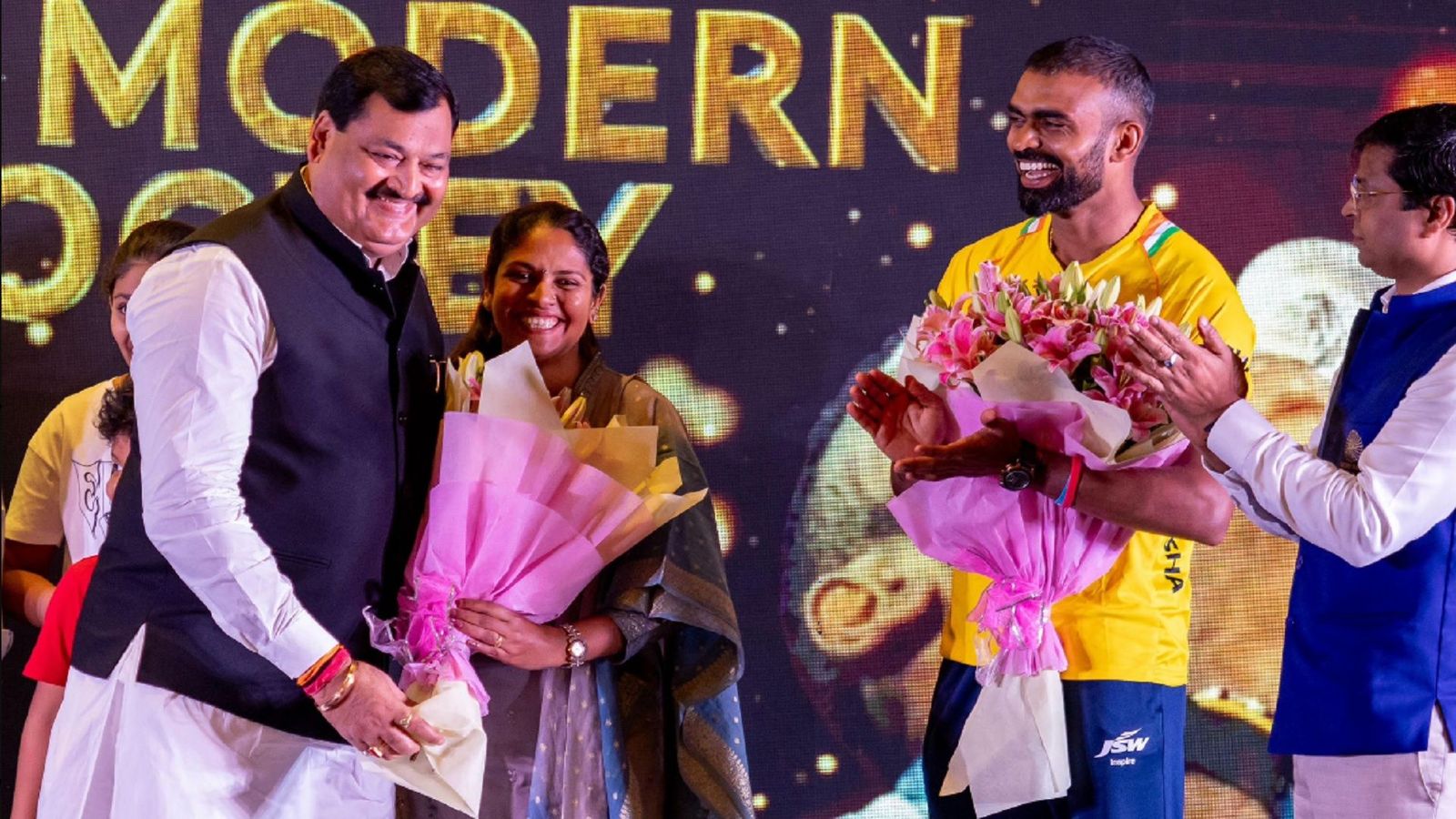 पीआर श्रीजेश की जर्सी सीनियर टीम से रिटायर, जूनियर लेवल पर किस खास खिलाड़ी को मिलेगी 16 नंबर की जर्सी?  पीआर श्रीजेश की जर्सी सीनियर टीम से रिटायर, जूनियर लेवल पर किस खास खिलाड़ी को मिलेगी 16 नंबर की जर्सी?