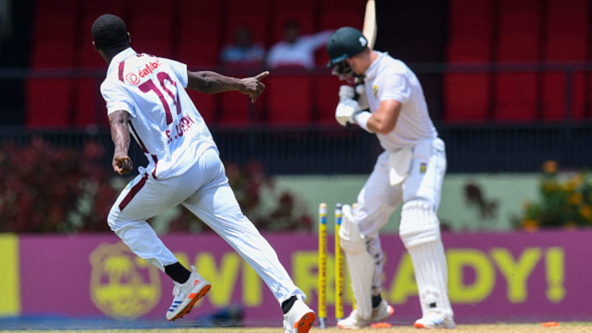 WI vs SA : एक दिन में गिरे 17 विकेट, जोसेफ के पंजे में फंसी साउथ अफ्रीका तो मुल्डर का कहर नहीं झेल सकी वेस्टइंडीज 