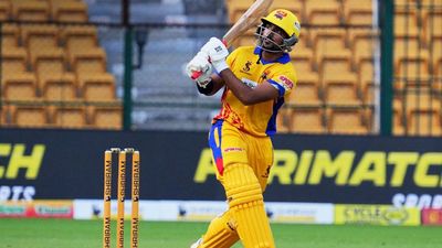 गुजरात टाइटंस के धुरंधर की 9 छक्कों से सजी विस्फोटक पारी पर भारी पड़ा 22 साल के लड़के का खेल, 176 के लक्ष्य को बनाया खिलौना रोहन पाटिल कर्नाटक के उभरते हुए बल्लेबाज हैं.