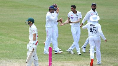 'यदि आप तेज गेंदबाज बनना चाहते हैं तो आपको...' टीम इंडिया से तीन साल से बाहर चल रहे पेसर ने युवा प्लेयर्स को दी कमाल की सलाह अपने डेब्यू टेस्ट मैच में नवदीप सैनी