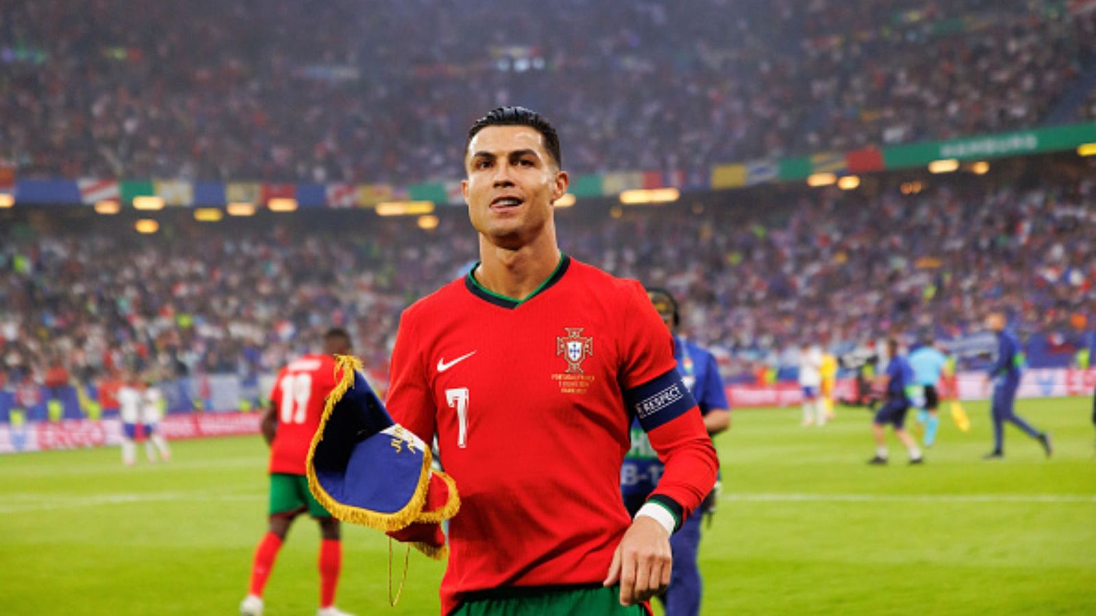 क्रिस्टियानो रोनाल्डो ने YouTube पर बनाया अपना चैनल, 90 मिनट में 10 लाख लोगों ने सब्सक्राइब कर तोड़ा वर्ल्ड रिकॉर्ड, अब कुछ दिन में… क्रिस्टियानो रोनाल्डो ने YouTube पर बनाया अपना चैनल, 90 मिनट में 10 लाख लोगों ने सब्सक्राइब कर तोड़ा वर्ल्ड रिकॉर्ड, अब कुछ दिन में…