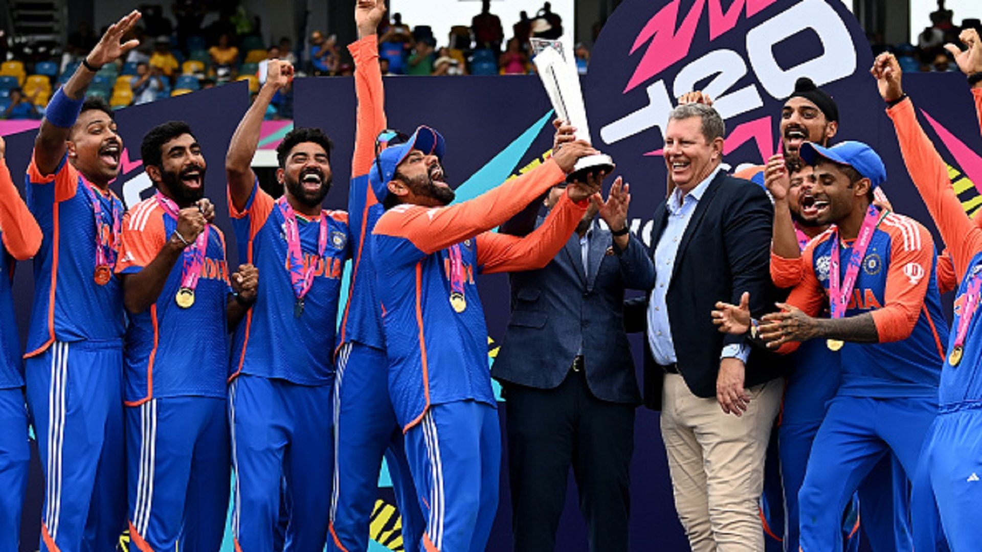 'मुझे मेरे तीन पिलर्स से बहुत मदद मिली', रोहित शर्मा ने किन तीन लोगों को दिया T20 World Cup जीतने का क्रेडिट?