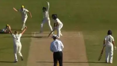 IND A vs AUS A : रोमांचक मोड़ पर टेस्ट मैच, आखिरी दिन टीम इंडिया को चाहिए 140 रन तो ऑस्ट्रेलिया जीत से 4 विकेट दूर महिला इंडिया-ए की बैटर को आउट करने के बाद ऑस्ट्रेलियाई टीम की खिलाड़ी