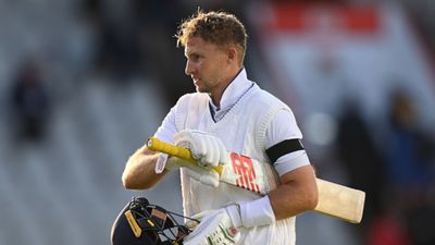 Joe Root : इंग्लैंड के लिए ऐसा करने बने वाले पहले बैटर बने जो रूट, सचिन तेंदुलकर के बड़े रिकॉर्ड को तोड़ने से सिर्फ पांच कदम दूर ये जांबाज इंग्लैंड टीम को जीत दिलाने के बाद जो रूट