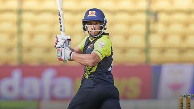 हार्दिक पंड्या के जिस करीबी को शुभमन गिल ने नहीं दिया भाव उसने गदर काटा, 9 मैच में 5 फिफ्टी से ठोके 448 रन, उड़ाए 45 छक्के अभिनव मनोहर कर्नाटक के बल्लेबाज हैं.