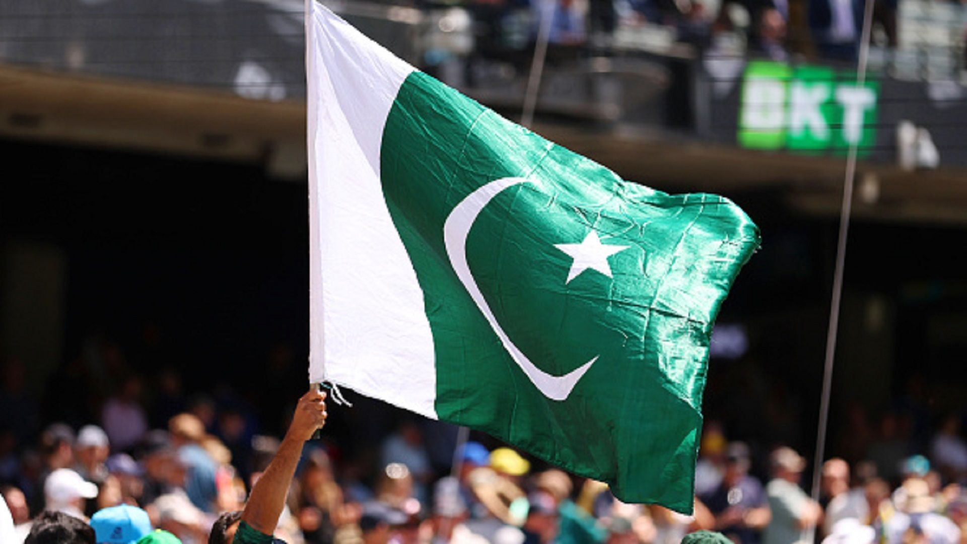 बड़ी खबर: चैंपियंस ट्रॉफी से पहले पाकिस्‍तान के तीन खिलाड़ियों पर लाइफटाइम बैन, यूरोपीय देश में शरण मांगने का है पूरा मामला