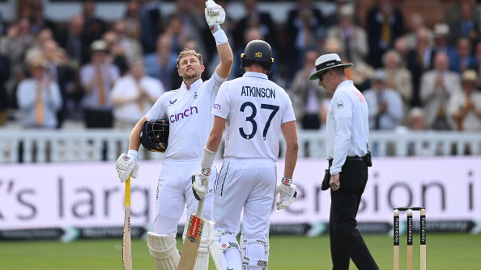 ENG vs SL: श्रीलंका पर भारी पड़ी जो रूट की 143 रन की पारी, इंग्लैंड ने पहले दिन 7 विकेट गंवा बनाए 358 रन, एटकिंसन भी शतक के करीब पहुंचे ENG vs SL: श्रीलंका पर भारी पड़ी जो रूट की 143 रन की पारी, इंग्लैंड ने पहले दिन 7 विकेट गंवा बनाए 358 रन, एटकिंसन भी शतक के करीब पहुंचे