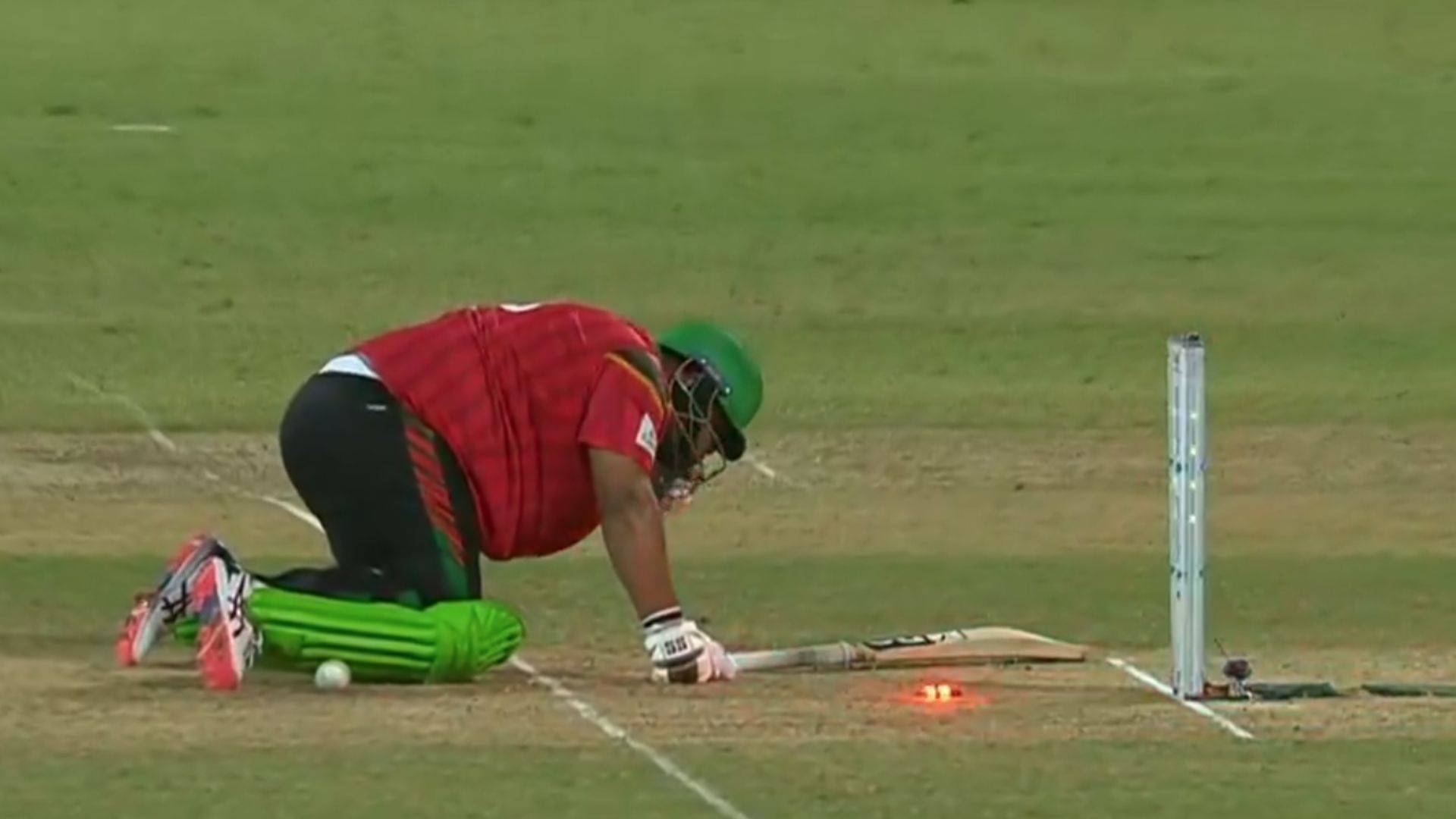 CPL : पाकिस्तान के आजम घातक बाउंसर से हुए घायल, गर्दन पकड़ मैदान में गिरे तो गंवा बैठे अपना विकेट, Video हुआ वायरल CPL : पाकिस्तान के आजम घातक बाउंसर से हुए घायल, गर्दन पकड़ मैदान में गिरे तो गंवा बैठे अपना विकेट, Video हुआ वायरल