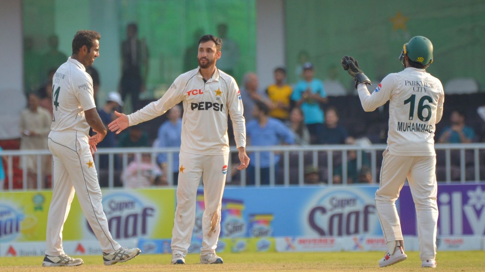 '2 साल में 40 कप्तान...', धाकड़ खिलाड़ी ने पाकिस्तानी क्रिकेट की बखिया उधेड़ी, बोले- खिलाड़ी प्यादों की तरह इस्तेमाल हो रहे '2 साल में 40 कप्तान...', धाकड़ खिलाड़ी ने पाकिस्तानी क्रिकेट की बखिया उधेड़ी, बोले- खिलाड़ी प्यादों की तरह इस्तेमाल हो रहे