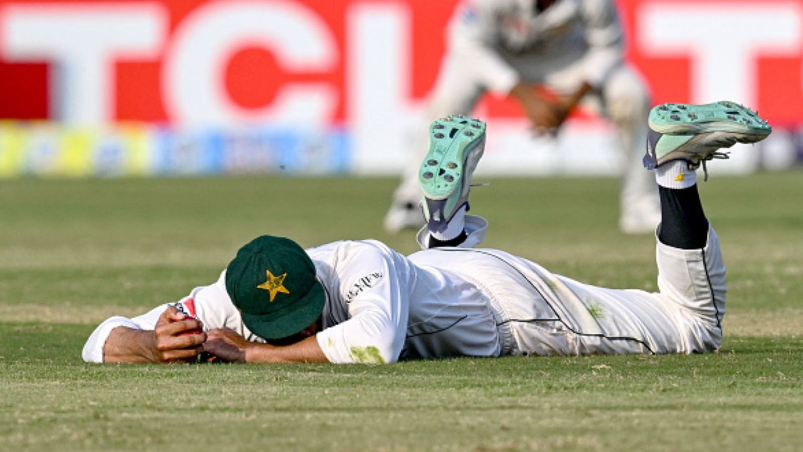 PAK vs BAN : बाबर आजम नहीं बल्कि किस वजह से बांग्लादेश के सामने टेस्ट सीरीज हारा पाकिस्तान, पूर्व खिलाड़ी ने बताई अंदर की बात PAK vs BAN : बाबर आजम नहीं बल्कि किस वजह से बांग्लादेश के सामने टेस्ट सीरीज हारा पाकिस्तान, पूर्व खिलाड़ी ने बताई अंदर की बात