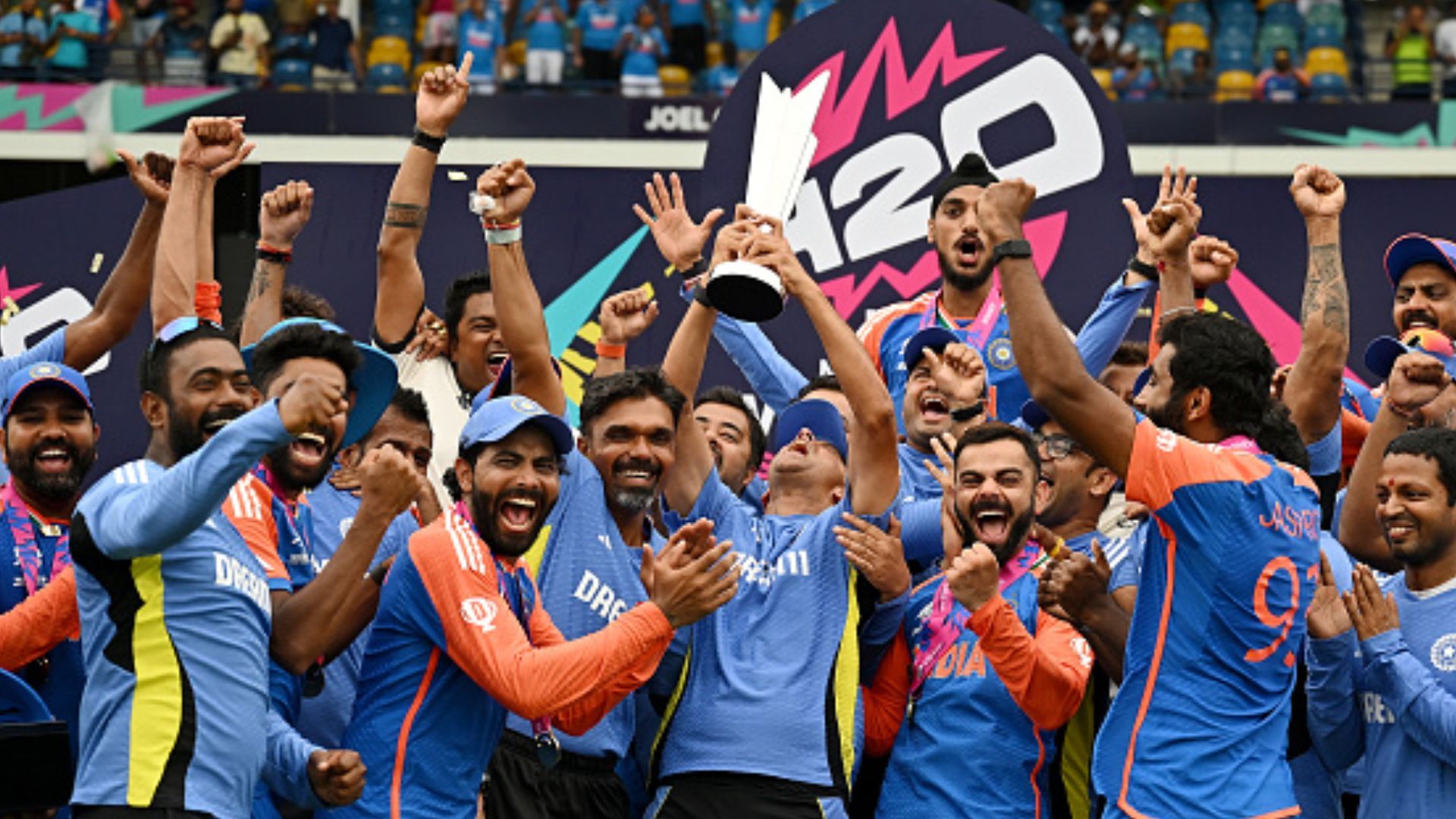 'मैं अपने बच्चों को पागलपन...', T20 वर्ल्ड कप 2024 जीत के बाद जोश से भरे सेलिब्रेशन का राहुल द्रविड़ ने अब बताया पूरा सच 