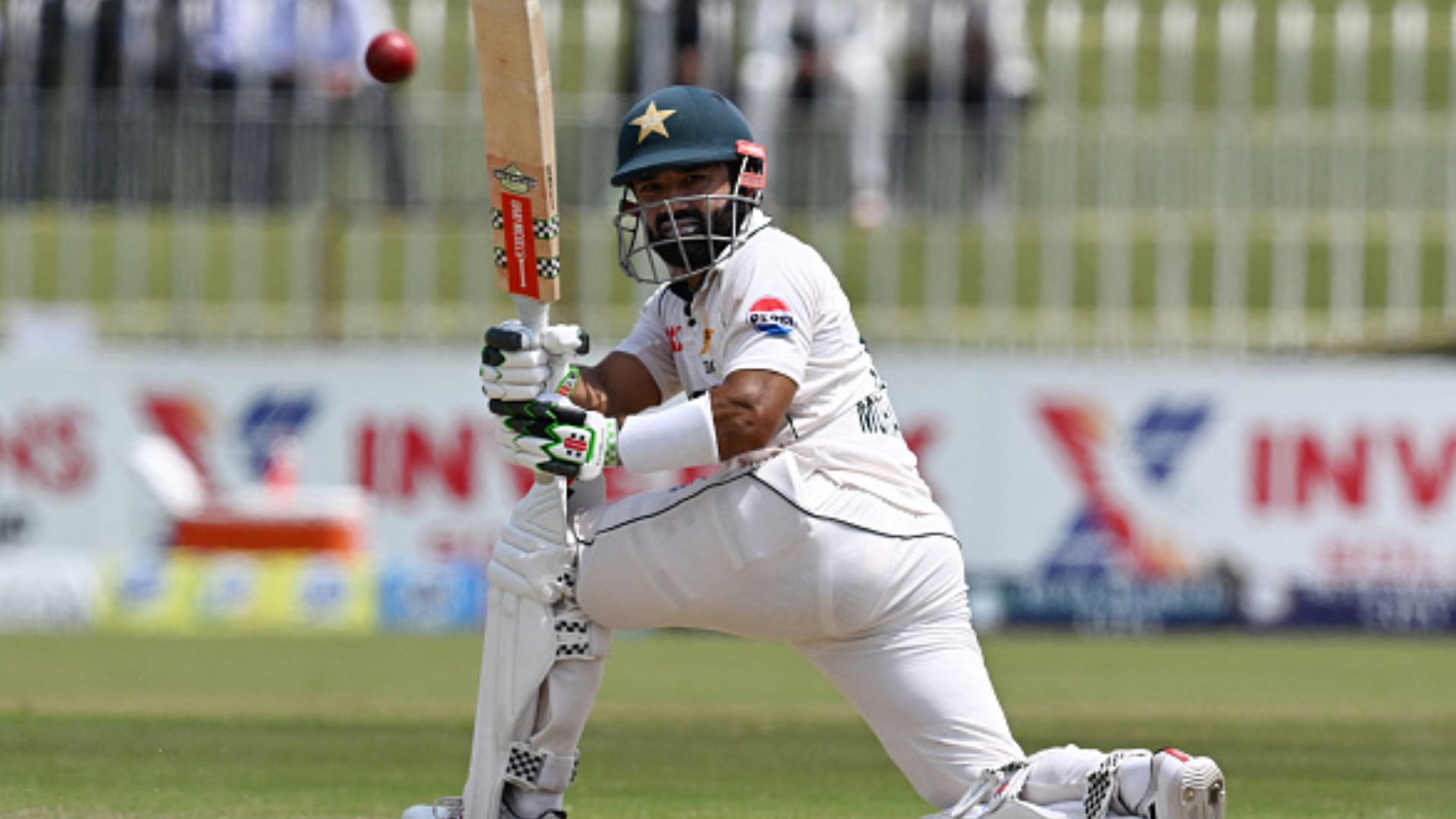 PAK vs BAN : पाकिस्तान का बांग्लादेश से हार के बाद टेस्ट रैंकिंग में बुरा हाल, साल 1965 के बाद पहली बार उनकी टीम के साथ हुआ ऐसा PAK vs BAN टेस्ट मैच के दौरान शॉट खेलते मोहम्मद रिजवान
