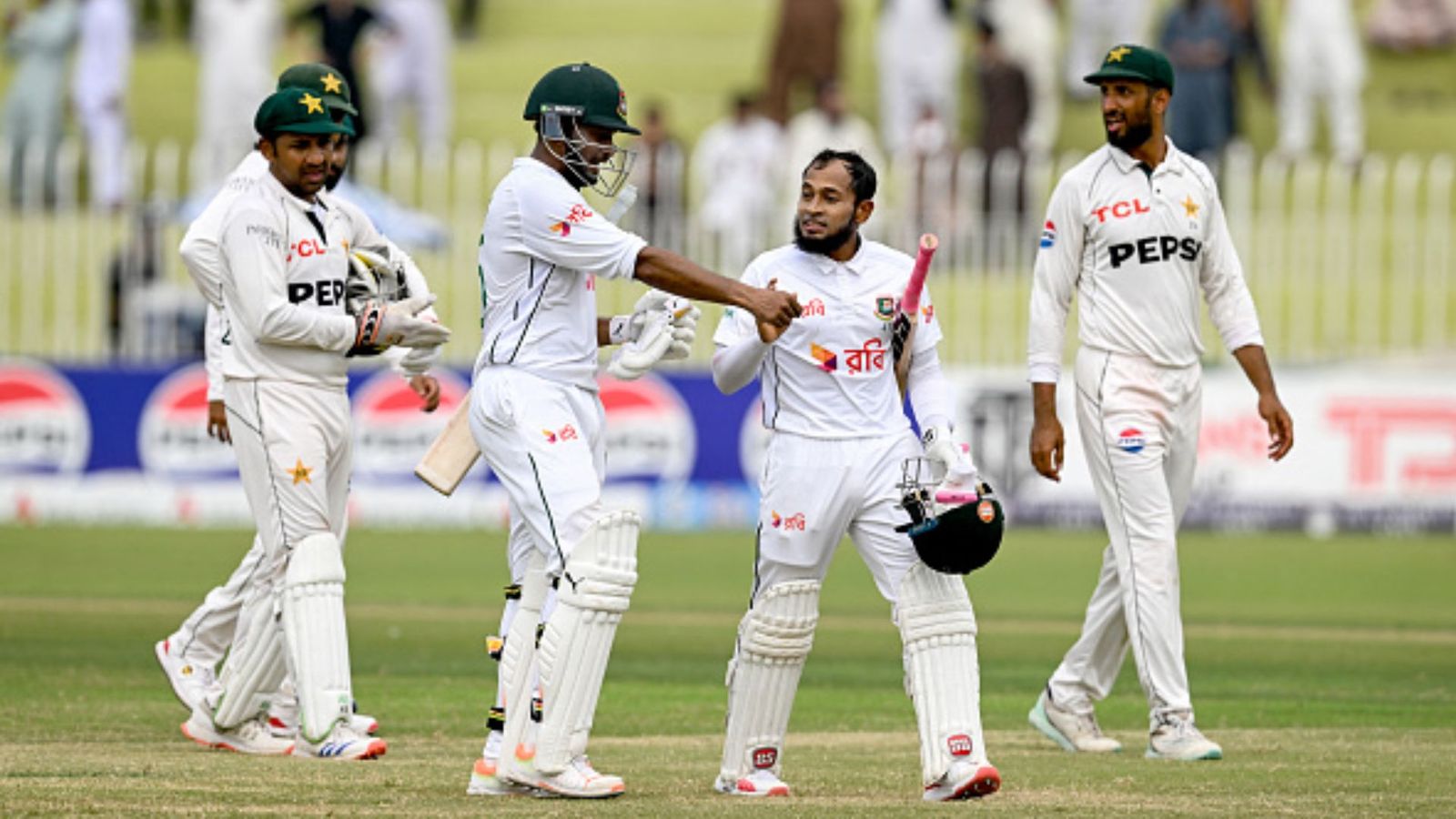 PAK vs BAN : पाकिस्तान की बांग्लादेश के सामने टेस्ट सीरीज में हार पर भड़के अहमद शहजाद, कहा - उन्होंने बिना पसीना बहाए... PAK vs BAN : पाकिस्तान की बांग्लादेश के सामने टेस्ट सीरीज में हार पर भड़के अहमद शहजाद, कहा - उन्होंने बिना पसीना बहाए...