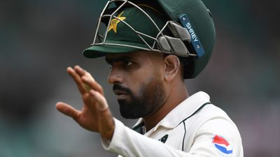 Babar Azam : 618 दिन से फ्लॉप चलने वाले बाबर आजम को लगा तगड़ा झटका, टॉप-10 टेस्ट रैंकिंग में भी नहीं बची जगह  पाकिस्तान के खिलाफ एक टेस्ट मैच के दौरान बाबर आजम