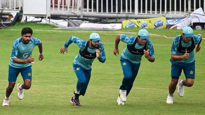 बांग्लादेश के खिलाफ मिली हार के बाद पीसीबी की खुली नींद, सेंट्रल कॉन्ट्रैक्ट देने से पहले अब बोर्ड लेगा अहम फैसला पाकिस्तान के खिलाड़़ी ट्रेनिंग के दौरान