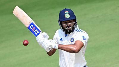 Duleep Trophy : श्रेयस अय्यर फिर निकले फ्लॉप, 34 रन में आधी टीम लौटी पवेलियन, ऋतुराज गायकवाड़ की इंडिया-सी ने 65 गेंदो में कसा शिकंजा टीम इंडिया के लिए एक टेस्ट मैच के दौरान श्रेयस अय्यर