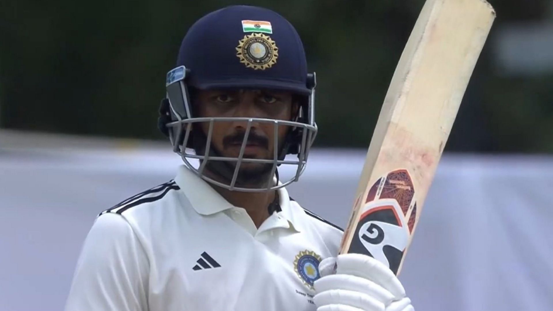 Duleep Trophy: अकेले लड़े अक्षर, तब जाकर बची अय्यर की टीम की लाज,  164 रन के जवाब में गायकवाड़ की टीम ने बनाए 91/4