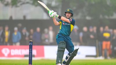 SCO vs AUS: इंग्लैंड में जन्मे ऑस्ट्रेलियाई खिलाड़ी ने इतिहास रचा, स्कॉटलैंड के खिलाफ ठोका विस्फोटक शतक, चौके-छक्कों से बॉलर्स का बनाया खिलौना जॉश इंग्लिस ने दूसरी बार T20I शतक लगाया.