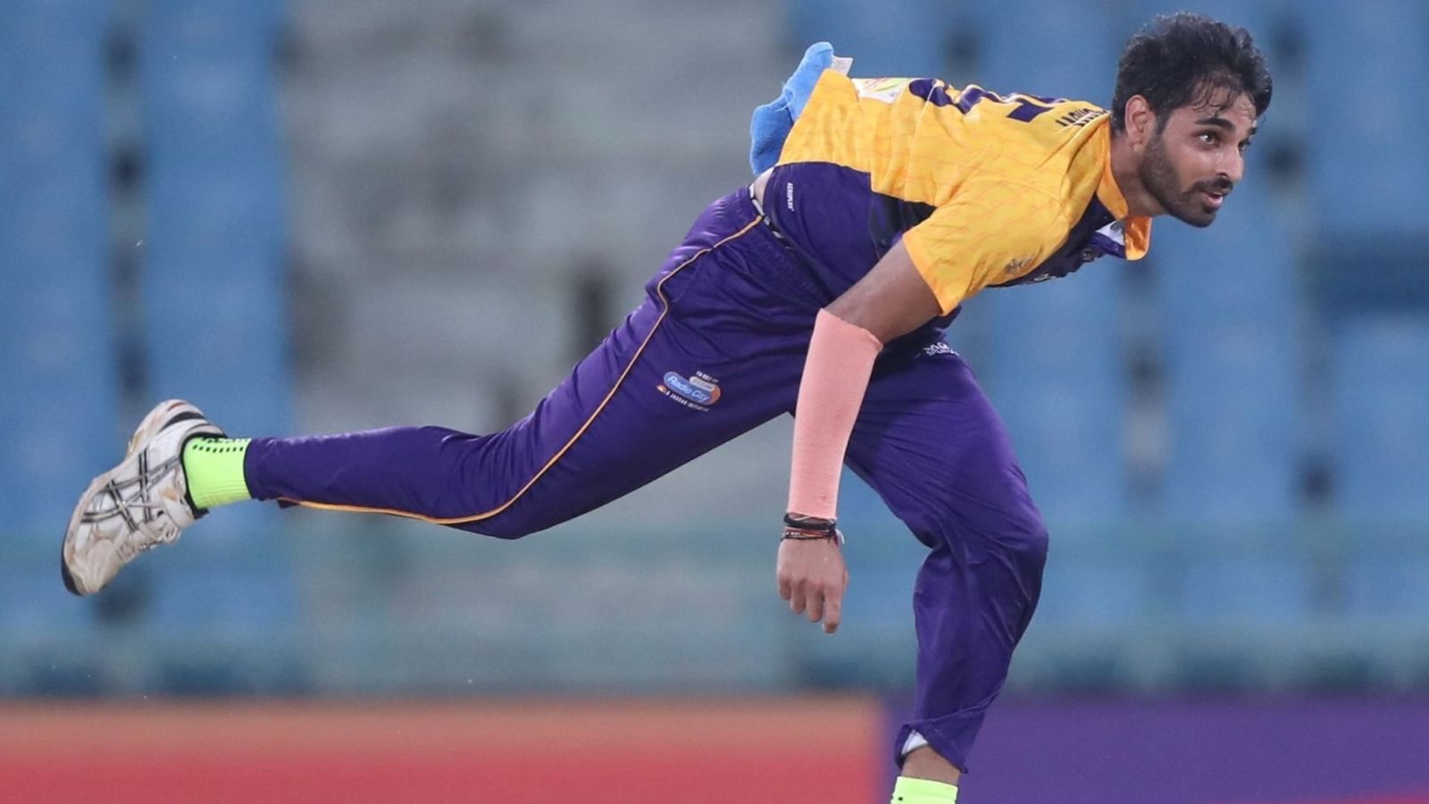 UPT20: 4 ओवर, एक मेडन, 4 रन..., भुवनेश्वर कुमार ने 34 साल की उम्र में तहलका मचाया, 24 गेंदों में बल्लेबाजों को नचाया UPT20: 4 ओवर, एक मेडन, 4 रन..., भुवनेश्वर कुमार ने 34 साल की उम्र में तहलका मचाया, 24 गेंदों में बल्लेबाजों को नचाया