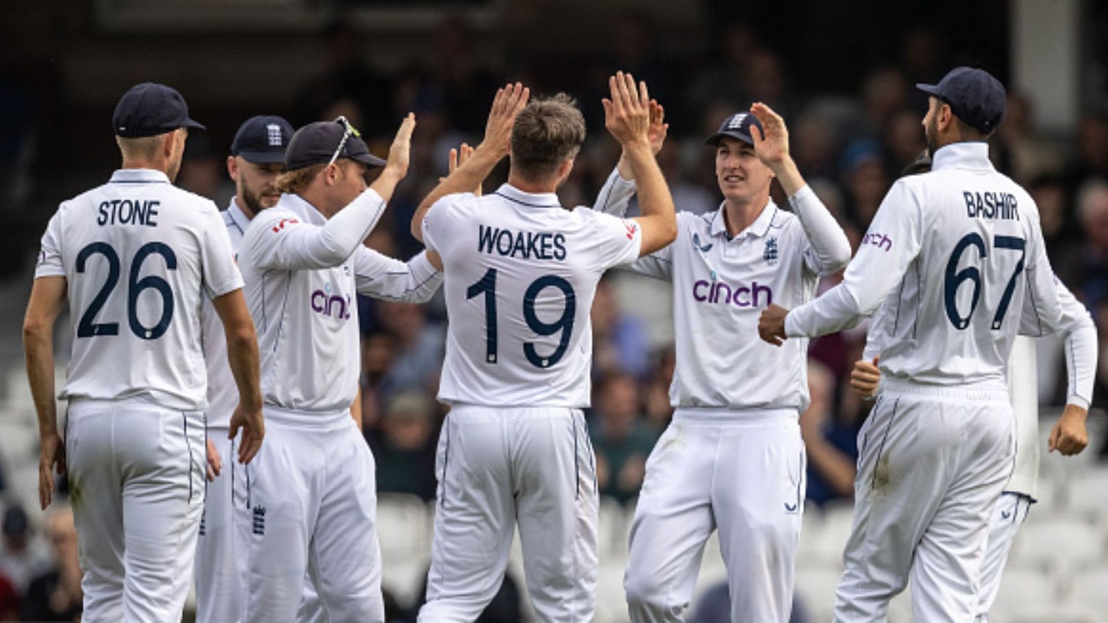 ENG vs SL: अंपायर्स ने रोशनी खराब होने पर स्पिन बॉलिंग करने को कहा, इंग्लैंड ने पेसर को बीच ओवर में बनाया फिरकी बॉलर, देखिए Video ENG vs SL: अंपायर्स ने रोशनी खराब होने पर स्पिन बॉलिंग करने को कहा, इंग्लैंड ने पेसर को बीच ओवर में बनाया फिरकी बॉलर, देखिए Video