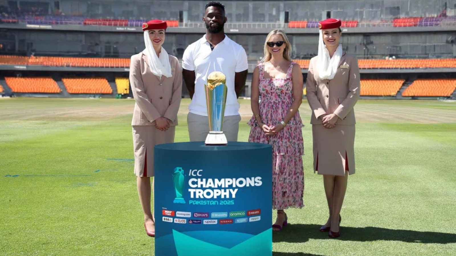 Champions Trophy 2025 के भविष्य पर होने वाला है बड़ा फैसला, पाकिस्तान जाएगी ICC की टीम, जानिए क्यों उठाया यह कदम Champions Trophy 2025 के भविष्य पर होने वाला है बड़ा फैसला, पाकिस्तान जाएगी ICC की टीम, जानिए क्यों उठाया यह कदम