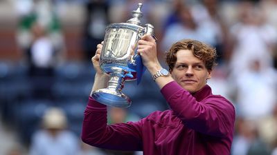 यानिक सिनर ने जीता मेडन US Open का खिताब, वर्ल्ड नंबर एक ने टेलर फ्रिट्ज का तोड़ा पहला ग्रैंडस्लैम जीतने का सपना ट्रॉफी के साथ जेनिक सिनर