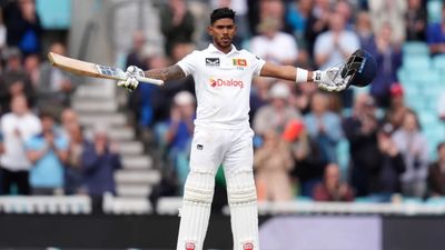 ENG vs SL: श्रीलंका ने साढ़े तीन दिन में इंग्लैंड को पीटा, आखिरी टेस्ट 8 विकेट से जीतकर तोड़ा अंग्रेजों का सपना, चौथी बार इंग्लिश धरती पर मिली जीत पाथुम निसंका ने दी ओवल टेस्ट की दूसरी पारी में शतक लगाया.