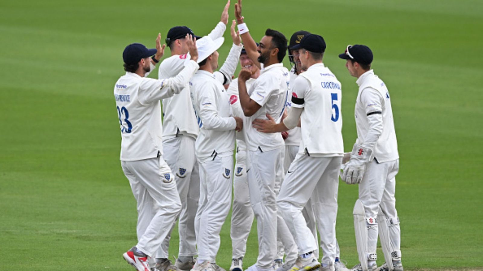 12 साल बाद टीम इंडिया में लौटने वाले तेज गेंदबाज ने किया धमाका, ओपनर से लेकर निचले क्रम के बल्लेबाज तक सभी सहम गए 12 साल बाद टीम इंडिया में लौटने वाले तेज गेंदबाज ने किया धमाका, ओपनर से लेकर निचले क्रम के बल्लेबाज तक सभी सहम गए