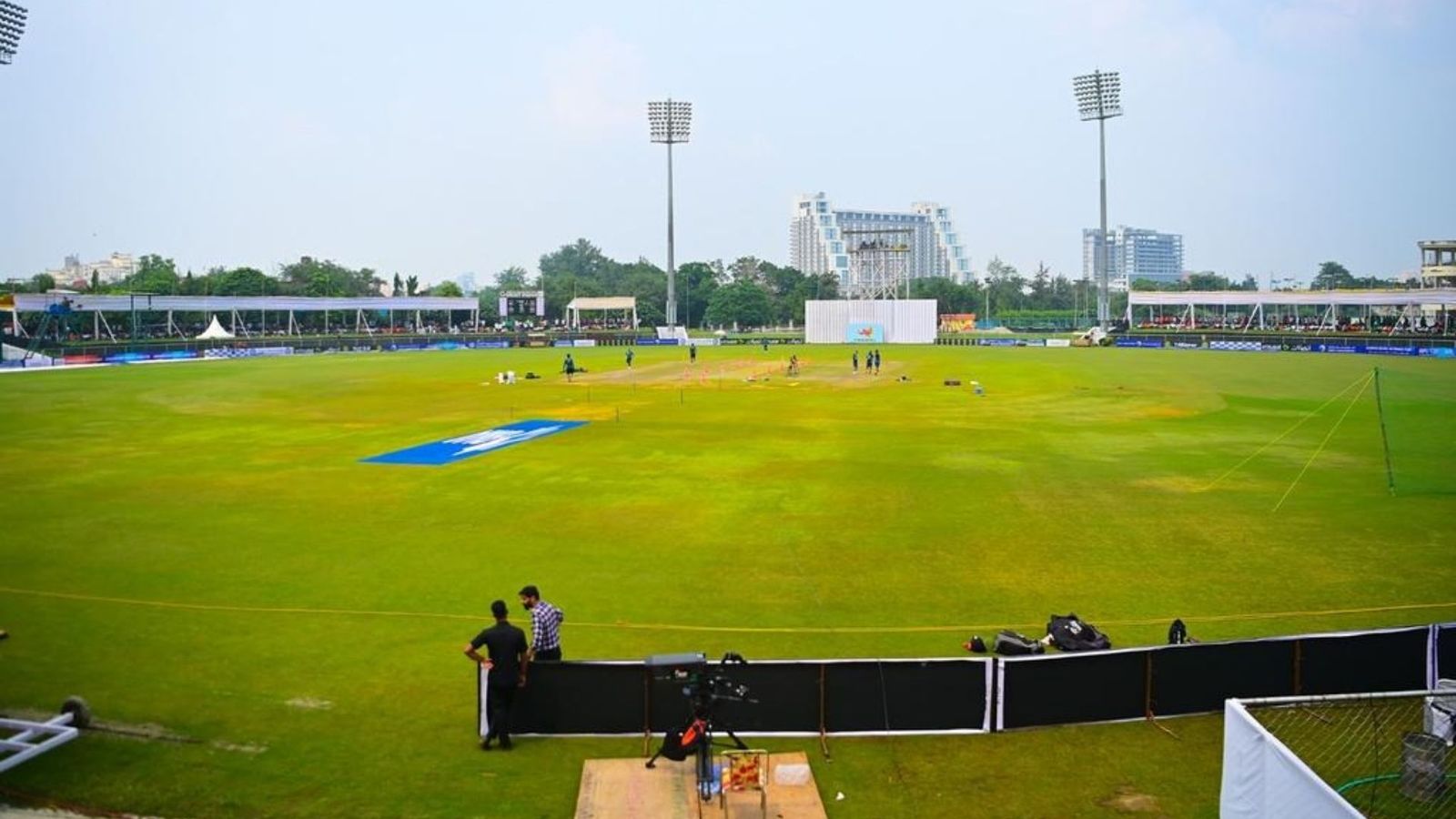 BCCI के बैन के बावजूद ग्रेटर नोएडा स्टेडियम में क्यों खेली जा रही है AFG-NZ के बीच सीरीज, जानें वजह, अफगानिस्तान को मिले थे ये तीन ऑप्शन BCCI के बैन के बावजूद ग्रेटर नोएडा स्टेडियम में क्यों खेली जा रही है AFG-NZ के बीच सीरीज, जानें वजह, अफगानिस्तान को मिले थे ये तीन ऑप्शन