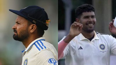 IND vs BAN: दलीप ट्रॉफी में कमाल करने के बाद भी इन 5 खिलाड़ियों को टीम इंडिया के भीतर नहीं मिली एंट्री, देखें पूरी लिस्ट मैच के दौरान मुकेश कुमार और हर्षित राणा