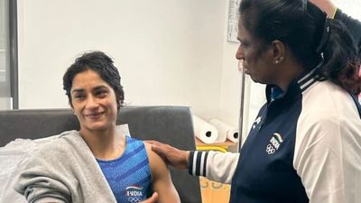 विनेश फोगाट पीटी ऊषा पर बरसीं, पेरिस ओलिंपिक में पॉलिटिक्स का लगाया गंभीर आरोप, कहा- एक पिक्चर खींची और... विनेश फोगाट और पीटी ऊषा की यह फोटो पेरिस ओलिंपिक के दौरान सामने आई थी.