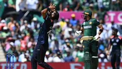 'पाकिस्तान को हम फिर से हराएंगे', अमेरिका के पाकिस्तानी तेज गेंदबाज ने ही बाबर आजम की टीम को चेताया, दिया ये बेबाक बयान आईसीसी टी20 वर्ल्ड कप 2024 में पाकिस्तान के खिलाफ मैच के दौरान अमेरिका के अली खान