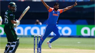 क्या बाबर आजम और जसप्रीत बुमराह एक टीम के लिए खेल सकते हैं? अगर ये टूर्नामेंट हुआ तो भारत- पाकिस्तान के खिलाड़ी खेलेंगे एक साथ बाबर को आउट करने के बाद जश्न मनाते बुमराह