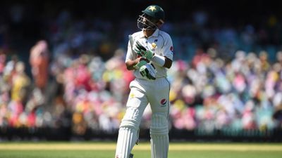 पाकिस्तान क्रिकेट का कबसे और क्यों शुरू हो गया था पतन? बाबर आजम का नाम लेकर पूर्व पाकिस्तानी खिलाड़ी ने दिया बेबाक बयान ऑस्ट्रेलिया के खिलाफ टेस्ट मैच में आउट होने के बाद बाबर आजम