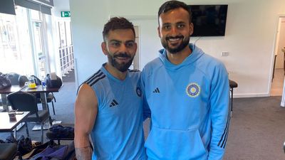 विराट कोहली ने तेज गेंदबाज आकाश दीप को दिया बेहद खास तोहफा, क्रिकेटर ने फोटो शेयर कर कहा- भैया... ड्रेसिंग रूम में विराट कोहली के साथ आकाश दीप