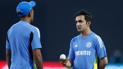 गौतम गंभीर ने रोहित-विराट और धोनी को रखा बाहर, अपनी ऑल टाइम IPL XI में इन खिलाड़ियों को दी जगह श्रीलंका के खिलाफ सीरीज से पहले सूर्यकुमार यादव के संग गौतम गंभीर