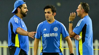 IND vs BAN : गौतम गंभीर की कोचिंग पर रोहित शर्मा का बड़ा बयान, कहा- इन लोगों का तरीका... टीम इंडिया के प्रैक्टिस सेशन के दौरान रोहित शर्मा, गौतम गंभीर और अजीत अगरकर