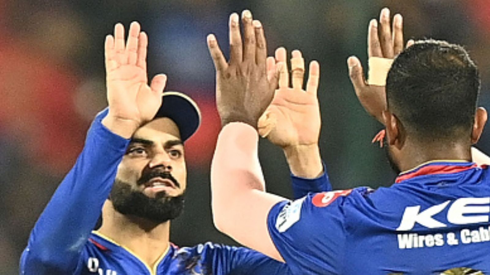 'मुझे उन्होंने अपने कमरे में बुलाया और मैं डर गया', विराट कोहली ने IPL 2024 सीजन से ठीक पहले RCB के गेंदबाज से ऐसा क्या कहा कि सबकुछ बदल गया 'मुझे उन्होंने अपने कमरे में बुलाया और मैं डर गया', विराट कोहली ने IPL 2024 सीजन से ठीक पहले RCB के गेंदबाज से ऐसा क्या कहा कि सबकुछ बदल गया