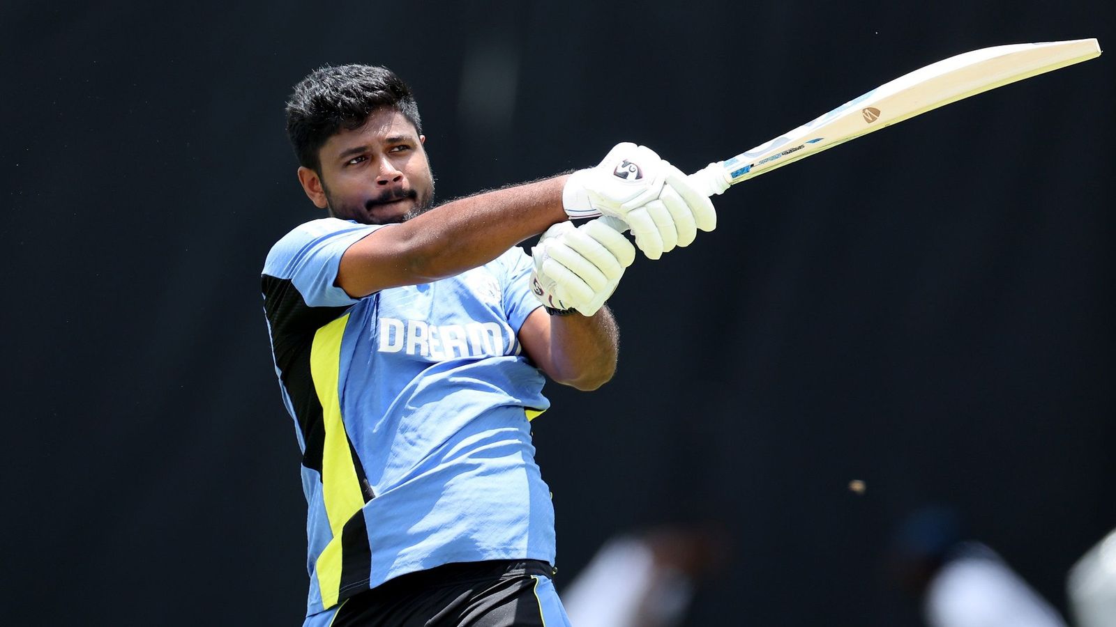 भारत-बांग्लादेश सीरीज के बीच गरजा संजू सैमसन का बल्ला, Duleep Trophy में ठोके नॉटआउट 89 रन, श्रेयस अय्यर फिर जीरो पर हुए आउट भारत-बांग्लादेश सीरीज के बीच गरजा संजू सैमसन का बल्ला, Duleep Trophy में ठोके नॉटआउट 89 रन, श्रेयस अय्यर फिर जीरो पर हुए आउट