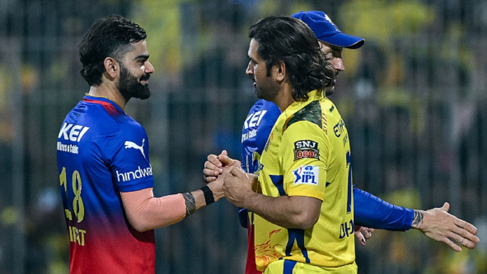 विराट और धोनी के करीबियों की हालत पतली, 20 साल के गेंदबाज ने सरेंडर करने पर किया मजबूर विराट और धोनी के करीबियों की हालत पतली, 20 साल के गेंदबाज ने सरेंडर करने पर किया मजबूर