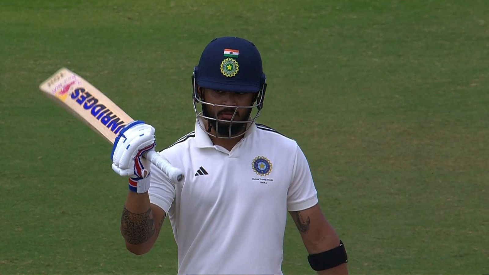 Duleep Trophy: रियान पराग ने ठोकी फिफ्टी तो 23 साल के बल्लेबाज का फिर गरजा बल्ला, इंडिया ए ने ऋतुराज गायकवाड़ की टीम पर कसी नकेल Duleep Trophy: रियान पराग ने ठोकी फिफ्टी तो 23 साल के बल्लेबाज का फिर गरजा बल्ला, इंडिया ए ने ऋतुराज गायकवाड़ की टीम पर कसी नकेल