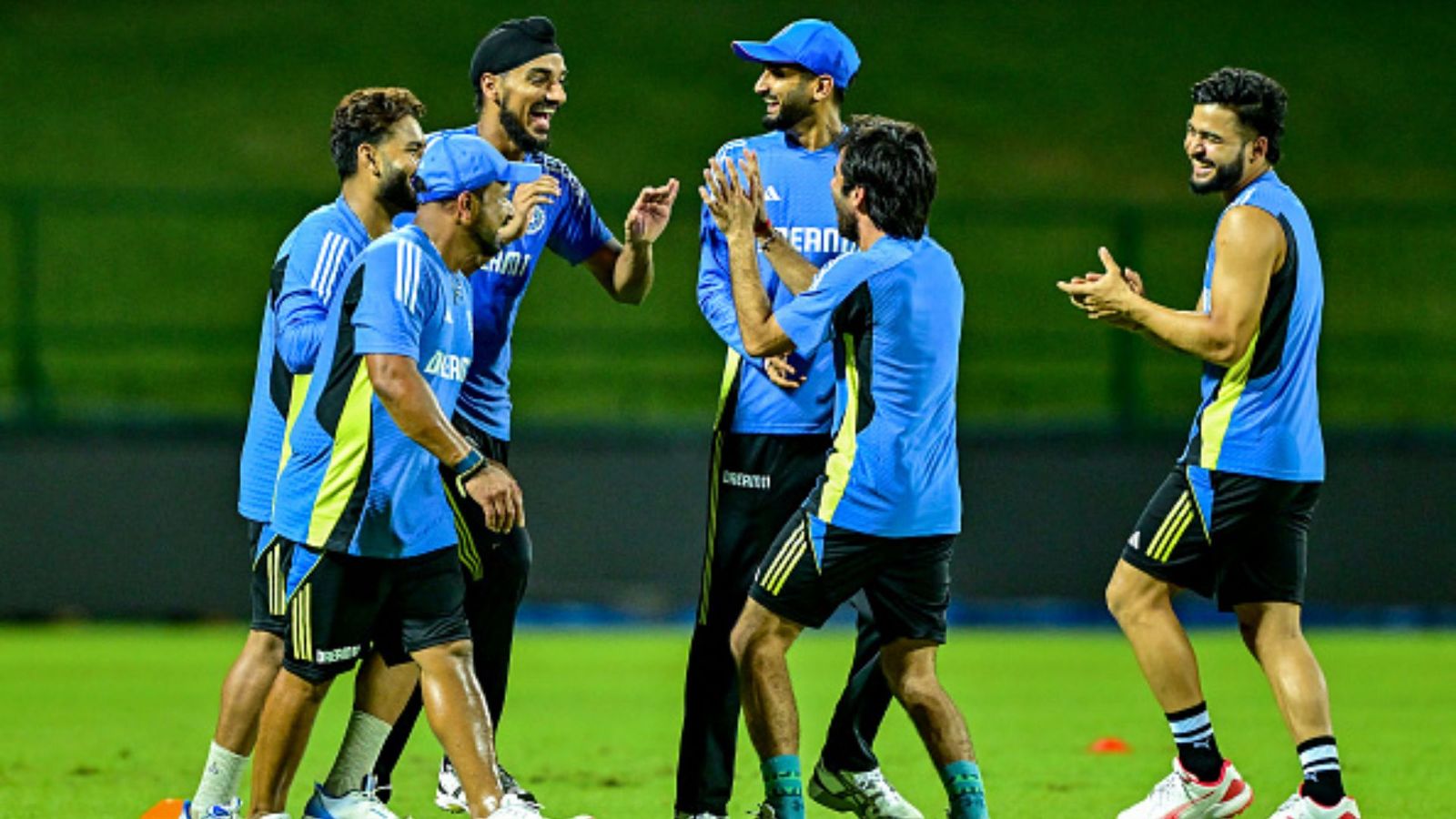 बांग्लादेश सीरीज में सेलेक्टर्स ने नहीं दिया मौका तो इस खिलाड़ी ने गेंद से लगाई आग, दलीप ट्रॉफी में ले डाले 9 विकेट बांग्लादेश सीरीज में सेलेक्टर्स ने नहीं दिया मौका तो इस खिलाड़ी ने गेंद से लगाई आग, दलीप ट्रॉफी में ले डाले 9 विकेट