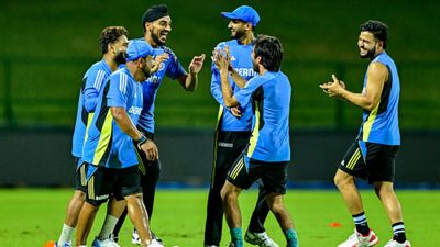 बांग्लादेश सीरीज में सेलेक्टर्स ने नहीं दिया मौका तो इस खिलाड़ी ने गेंद से लगाई आग, दलीप ट्रॉफी में ले डाले 9 विकेट ट्रेनिंग सेशन में मस्ती करते टीम इंडिया के खिलाड़ी