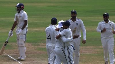 Duleep Trophy: प्रसिद्ध कृष्णा के कमाल ने साई सुदर्शन की मेहनत पर फेरा पानी, इंडिया ए ने जीती दलीप ट्रॉफी, 132 रन से हारी गायकवाड़ की इंडिया सी टीम इंडिया ए ने दलीप ट्रॉफी जीती.