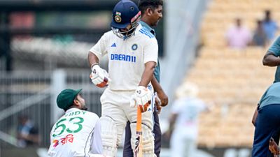 ऋषभ पंत ने बैटिंग के दौरान क्यों सेट की थी बांग्लादेश की फील्डिंग, मैच के बाद किया ऐसा खुलासा, पूर्व क्रिकेटर्स की भी छूटी हंसी मेहदी हसन ऋषभ पंत के जूते का फीता बांधते