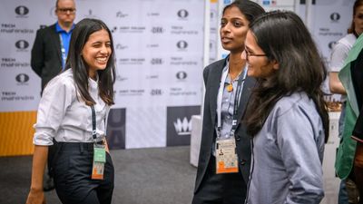 Chess Olympiad: भारत ने पहली बार गोल्ड जीतकर रचा इतिहास, महिला और ओपन सेक्शन दोनों में हुआ कमाल भारतीय महिला टीम ने चेस ओलिंपियाड में गोल्ड जीता.