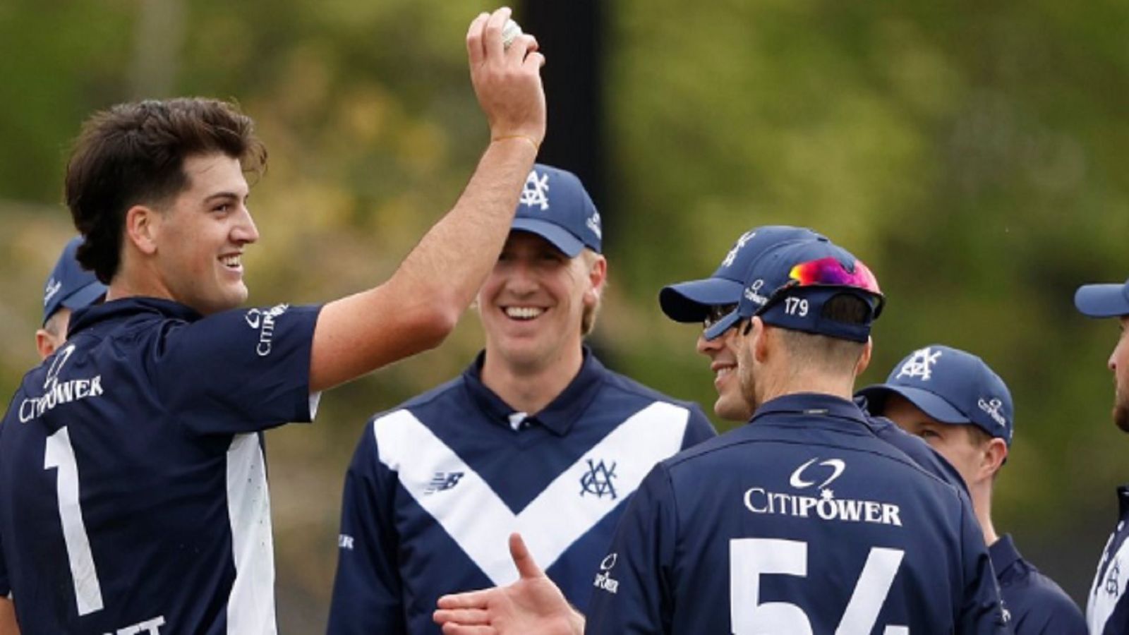 8 ओवर, 12 रन और 7 विकेट, चंडीगढ़ के बल्लेबाज के बेटे ने ऑस्ट्रेलिया की इस टीम के लिए उड़ाया गर्दा, मैथ्यू वेड की सेना को 126 रन पर समेटा 8 ओवर, 12 रन और 7 विकेट, चंडीगढ़ के बल्लेबाज के बेटे ने ऑस्ट्रेलिया की इस टीम के लिए उड़ाया गर्दा, मैथ्यू वेड की सेना को 126 रन पर समेटा