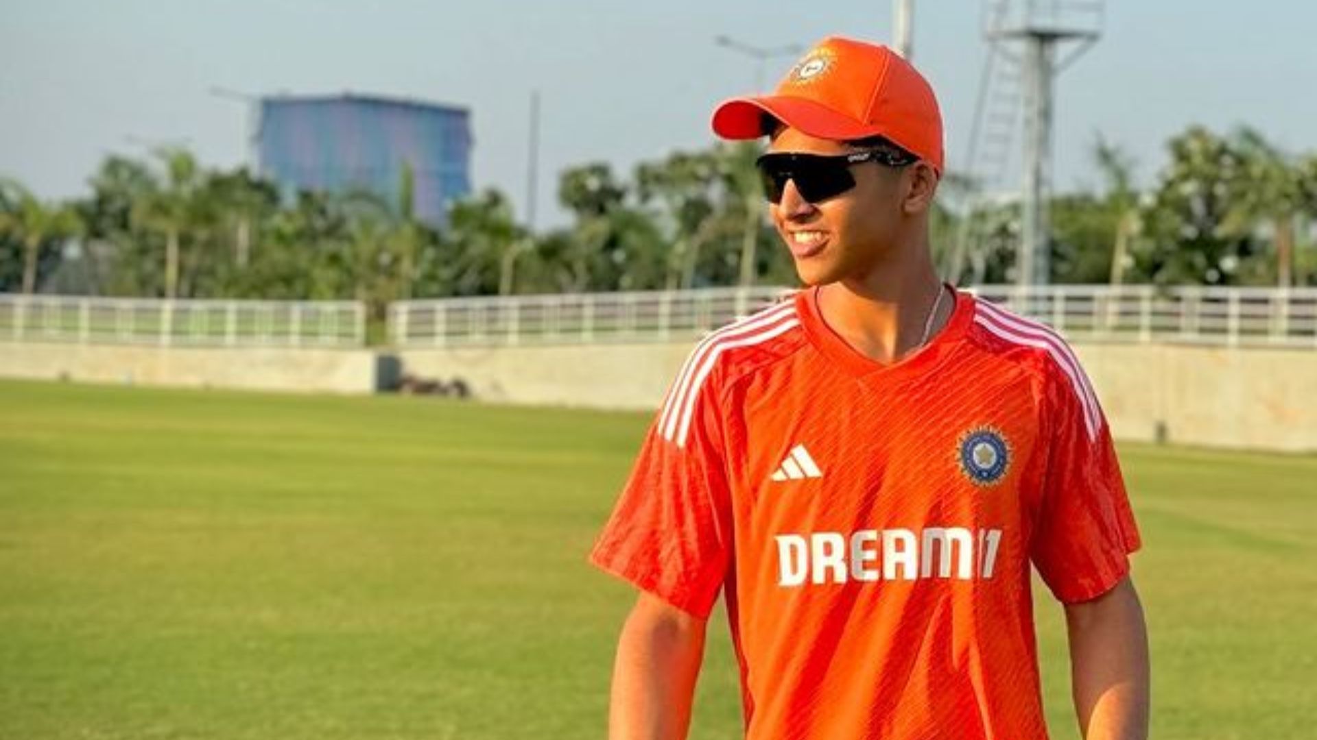 IND U19 vs AUS U19: भारत ने लगातार दूसरी बार ऑस्ट्रेलिया को धूल चटाकर जीती सीरीज, 17 साल के बल्लेबाज ने 19 चौके-छक्कों से 22 ओवर में खत्म किया खेल साहिल पारख बाएं हाथ के उभरते हुए बल्लेबाज हैं.